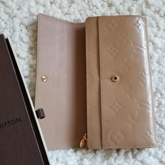 Louis Vuitton Wallet - Picture 6 of 14